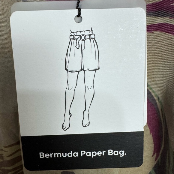 Desigual Pearl Harbour Shorts Femmes Bermuda Paper Bag  Shorts NWT Medium - Picture 8 of 9